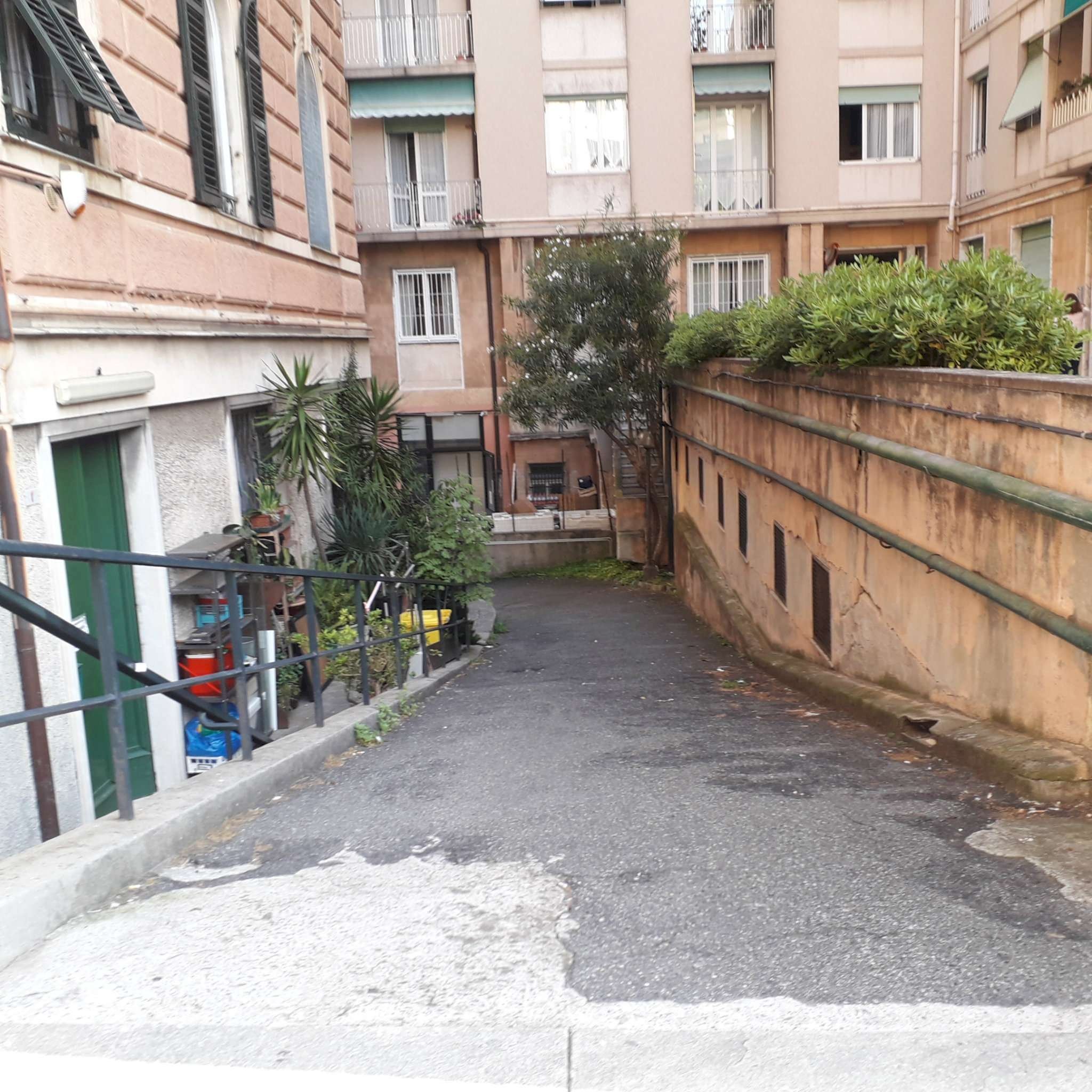 LOCALE MAGAZZINO CARIGNANO (29) - Warehouse via GALEAZZO ALESSI, Genova (neighborhood Carignano) - photo 1