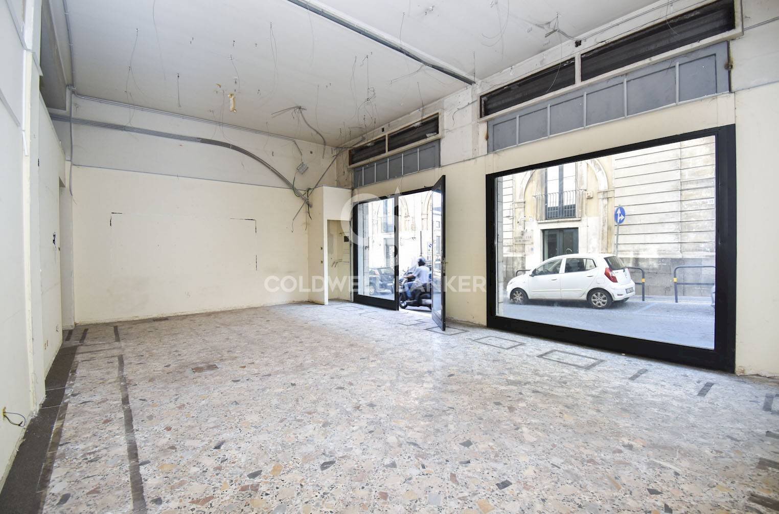 Foto 2 - Shop VIA VITTORIO EMANUELE III
 
174, Acireale - photo 2