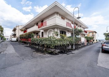 Foto 1 - Quadrilocale VIA RIBERA (STAZZO)
 
37, Acireale - foto 1