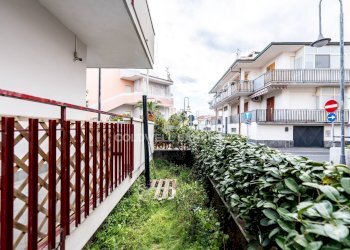 Foto 3 - Quadrilocale VIA RIBERA (STAZZO)
 
37, Acireale - foto 3