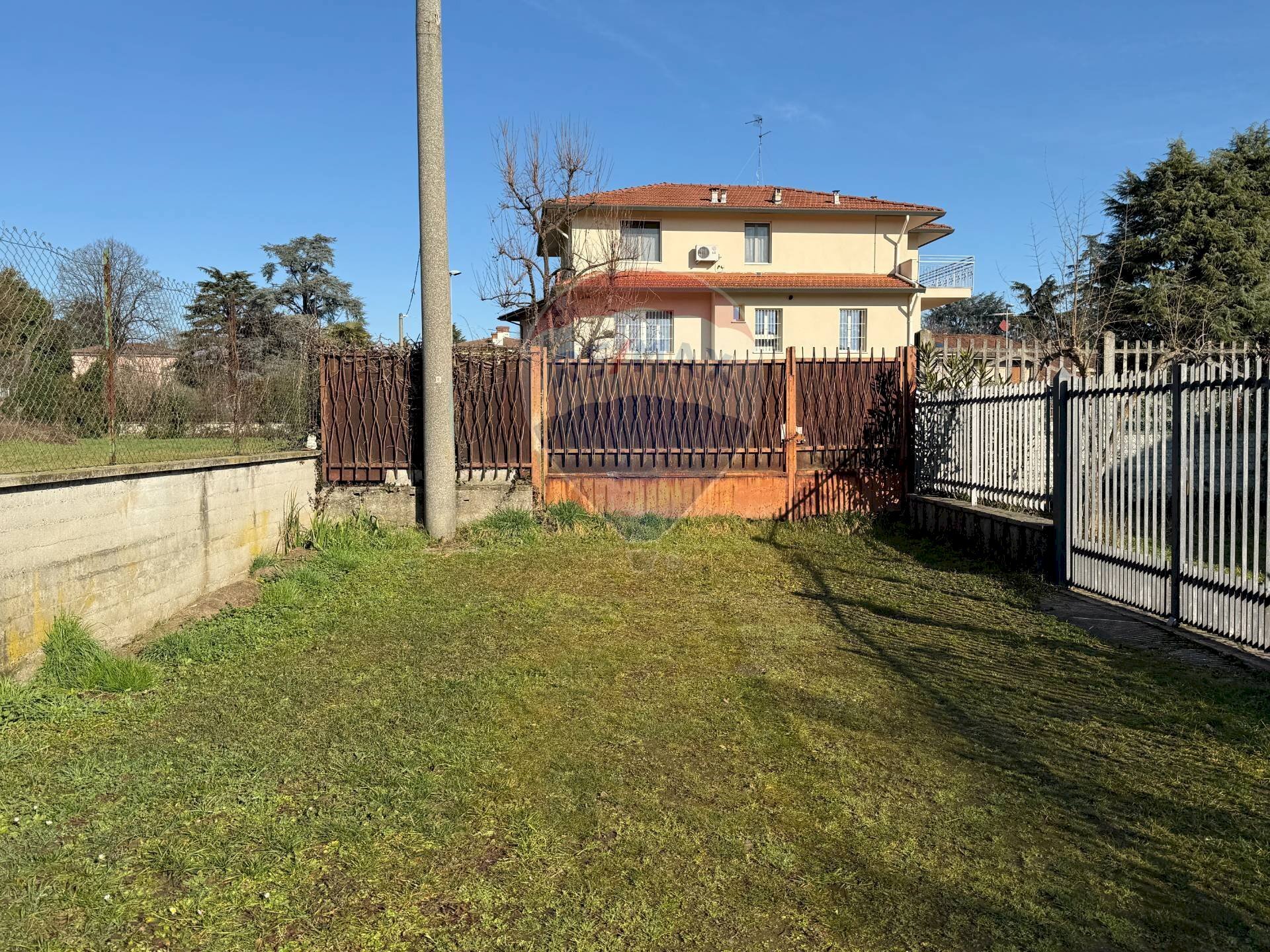 Casa all\'aperto - Terreno edificabile VIA UGO FOSCOLO
SNC, Capriate San Gervasio - foto 2