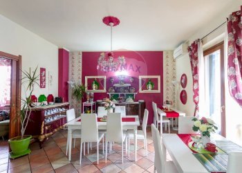 Sala da pranzo - Semi-detached house VIA LOCATELLI
 
64, Brembate - photo 5