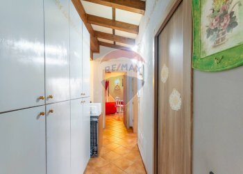 Hall / corridoio - Semi-detached house VIA LOCATELLI
 
64, Brembate - photo 18