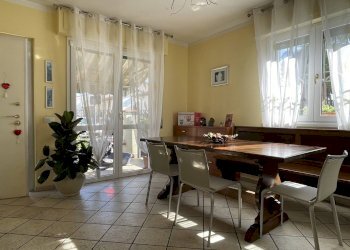 \nFoto 1\n - Villa a Schiera Via Bottego
 
49, Viareggio - foto 1