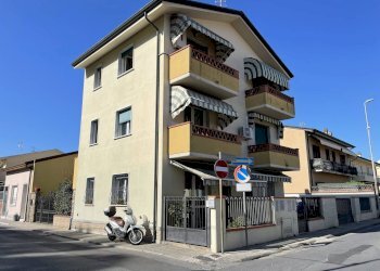\nFoto 33\n - Villa a Schiera Via Bottego
 
49, Viareggio - foto 33