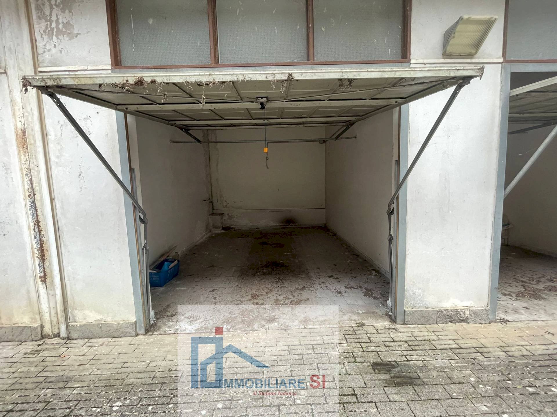 Foto 2 - Box Via Raffaele Delcogliano, Benevento - photo 2