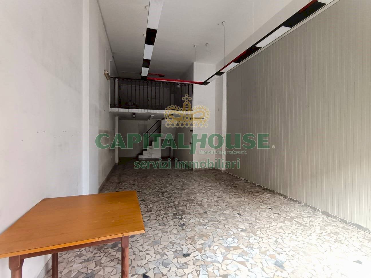 Foto 3 - Locale Commerciale Via Enrico Tazzoli, Caserta - foto 3