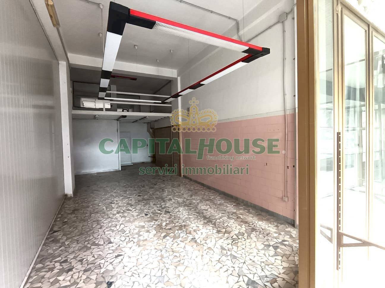 Foto 3 - Locale Commerciale Via Enrico Tazzoli, Caserta - foto 3