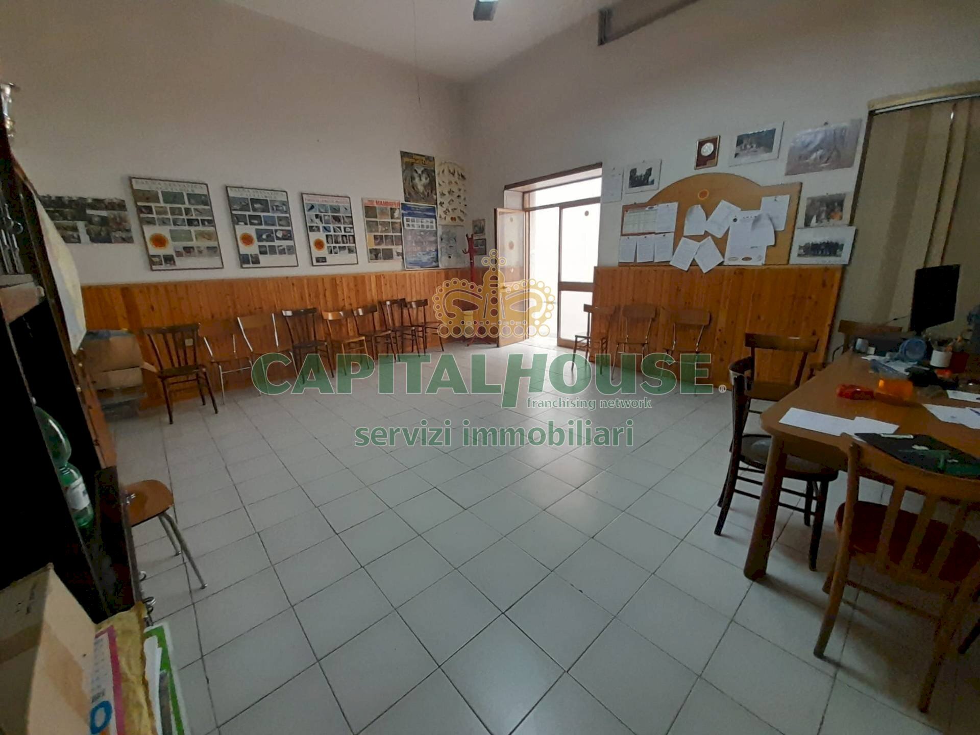 Foto 2 - Commercial Premises VIA SAN PIETRO, Caserta - photo 2