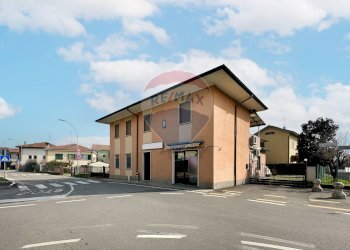 Casa all\'aperto - Negozio VIA COLOMBO CRISTOFORO
 
2, Vidigulfo - foto 6