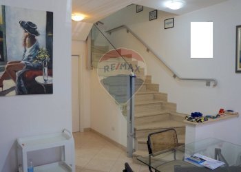 Scale - Villa a Schiera Via Nettunense
 
223, Anzio - foto 7