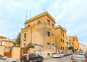 Edificio all\'aperto - Casa semi indipendente Via Volterra
 
16, Roma - foto 1