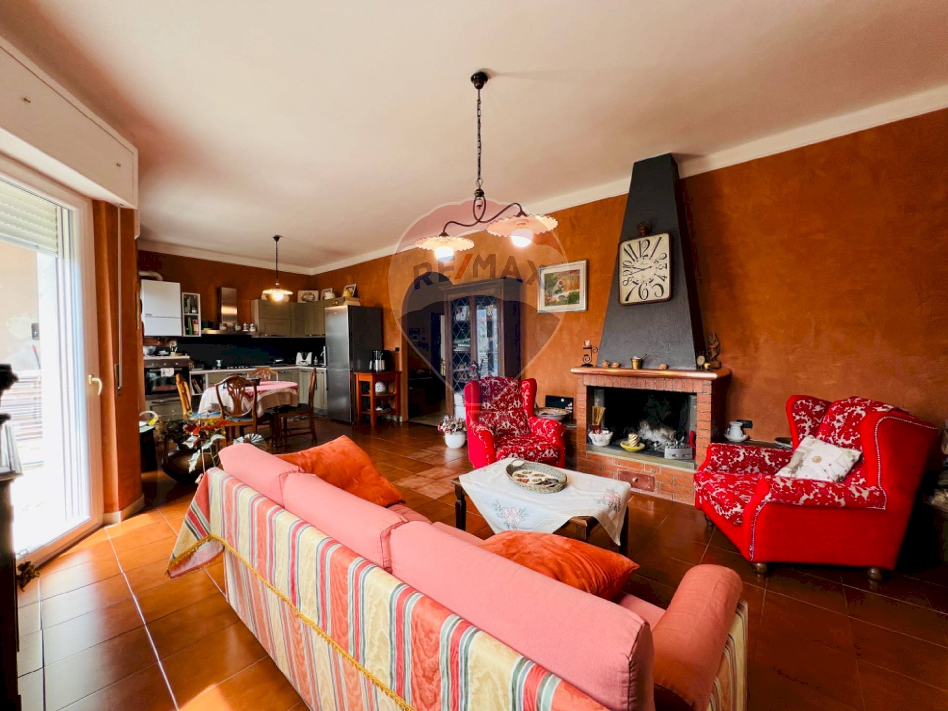 Sala da pranzo - Quadrilocale Piazza Dante
 
13, Venosa - foto 1