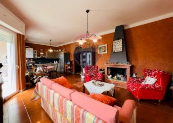 Sala da pranzo - Quadrilocale Piazza Dante
 
13, Venosa - foto 1