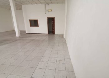 Foto 2 - Locale Commerciale via Amendola
 
25, Calcinaia - foto 2