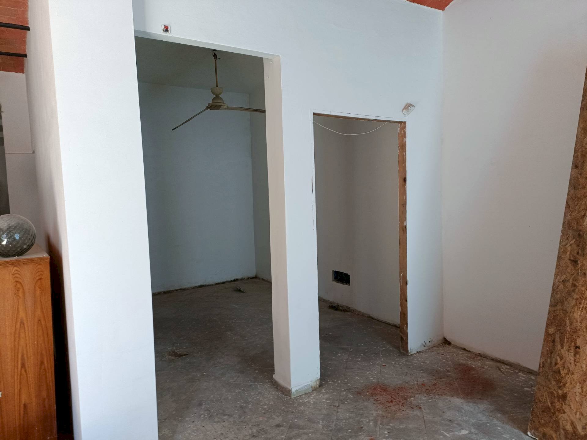 Foto 2 - Locale Commerciale via vittorio veneto, Crespina Lorenzana - foto 2