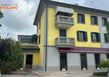 Foto 1 - Locale Commerciale Via F.lli Mucchiut
 
2, Sagrado - foto 1