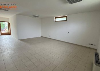 Foto 2 - Locale Commerciale Via F.lli Mucchiut
 
2, Sagrado - foto 2