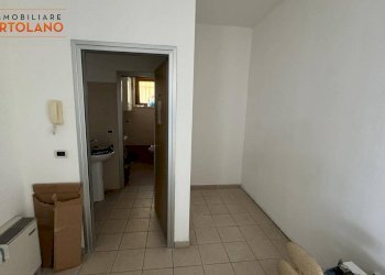 Foto 10 - Locale Commerciale Via F.lli Mucchiut
 
2, Sagrado - foto 10