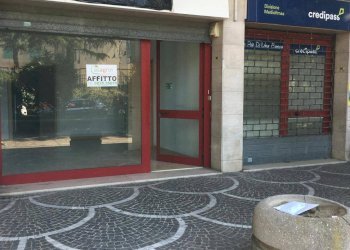 Foto 1 - Commercial Premises Viale Italia
 
243-245, Avellino - photo 1