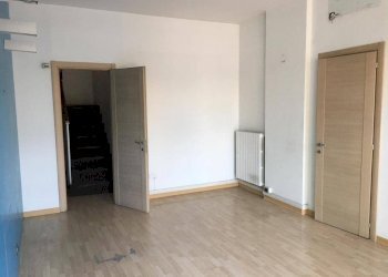 Foto 2 - Commercial Premises Viale Italia
 
243-245, Avellino - photo 2