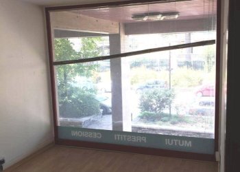 Foto 6 - Commercial Premises Viale Italia
 
243-245, Avellino - photo 4