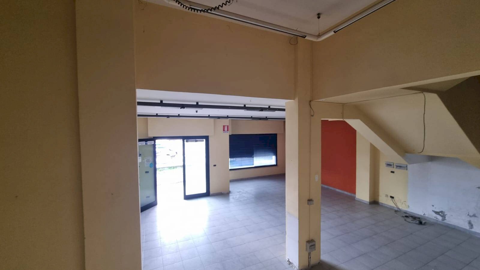 Foto 3 - Commercial Premises via valle
 
19, Grottaminarda - photo 3