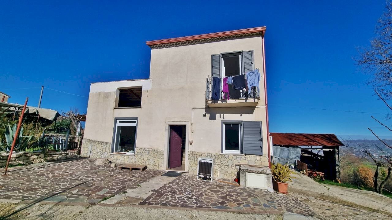 Foto 2 - Casa indipendente Contrada Sant'Andrea
 
29, Grottaminarda - foto 2