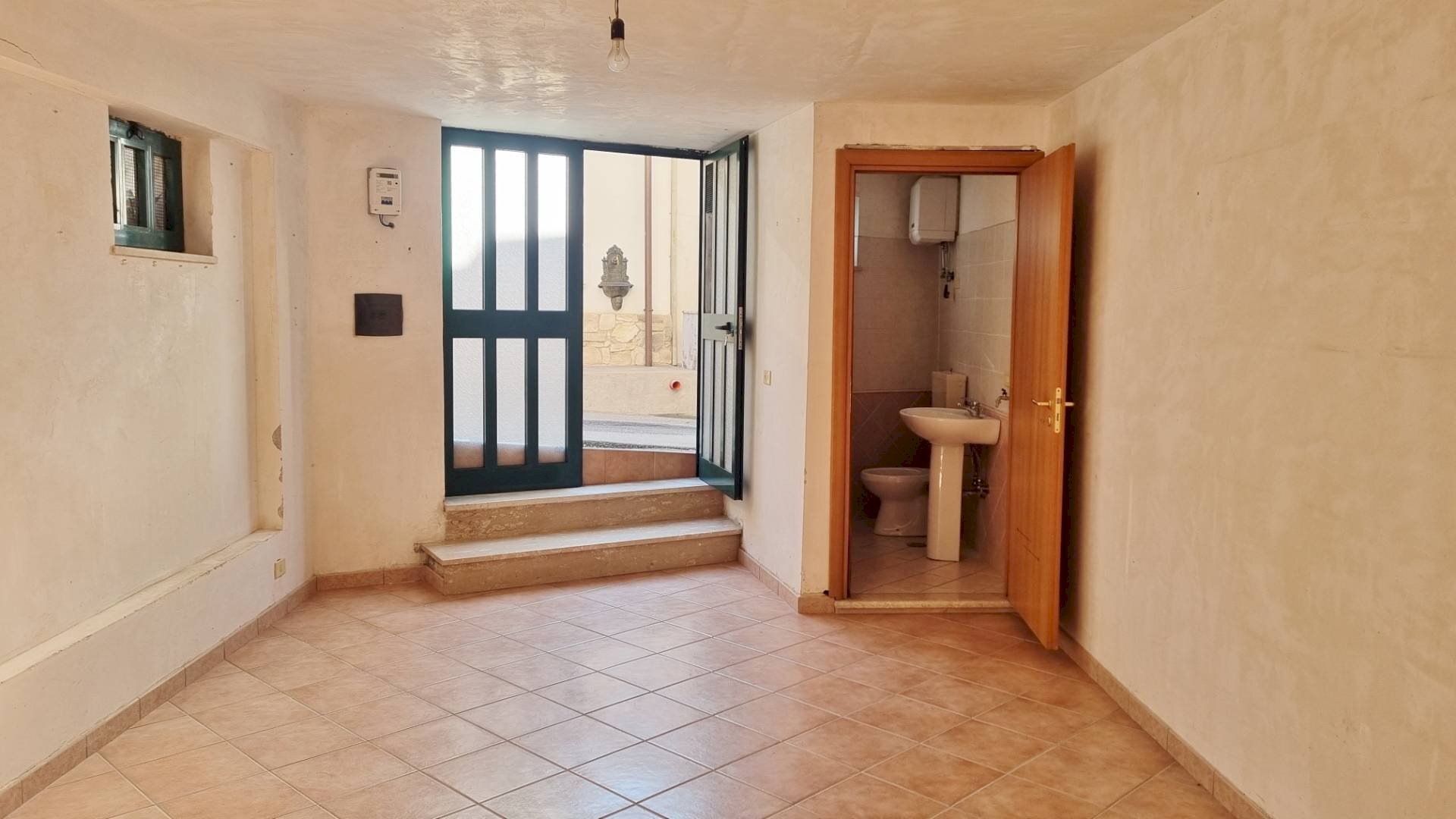 Foto 1 - Warehouse Via Nostradonna
 
26, Grottaminarda - photo 1