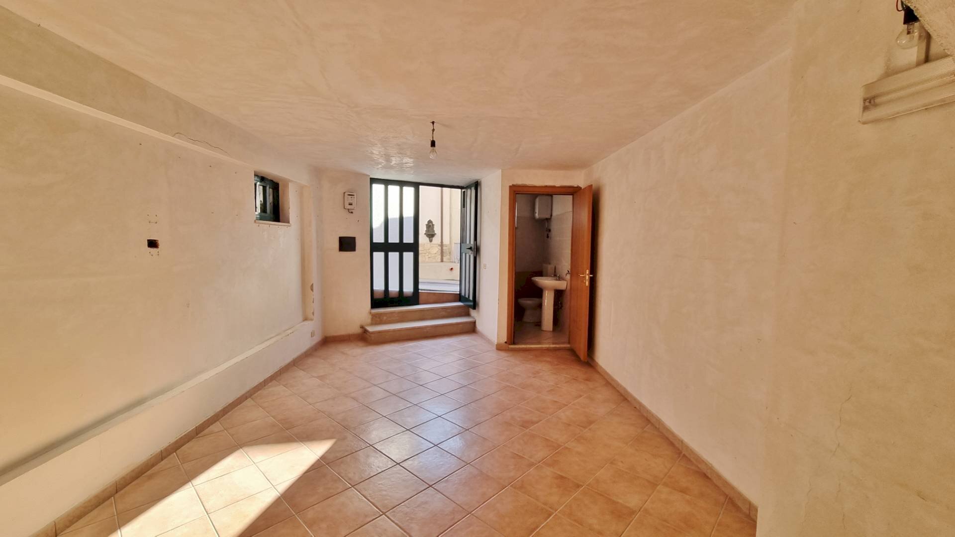 Foto 2 - Warehouse Via Nostradonna
 
26, Grottaminarda - photo 2