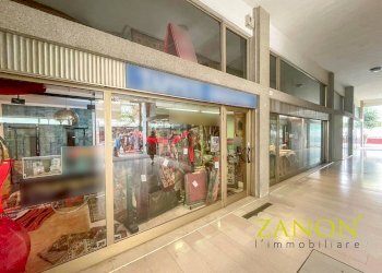 Foto 1 - Locale Commerciale viale Dante Alighieri, Grado - foto 1