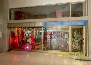 Foto 2 - Locale Commerciale viale Dante Alighieri, Grado - foto 2