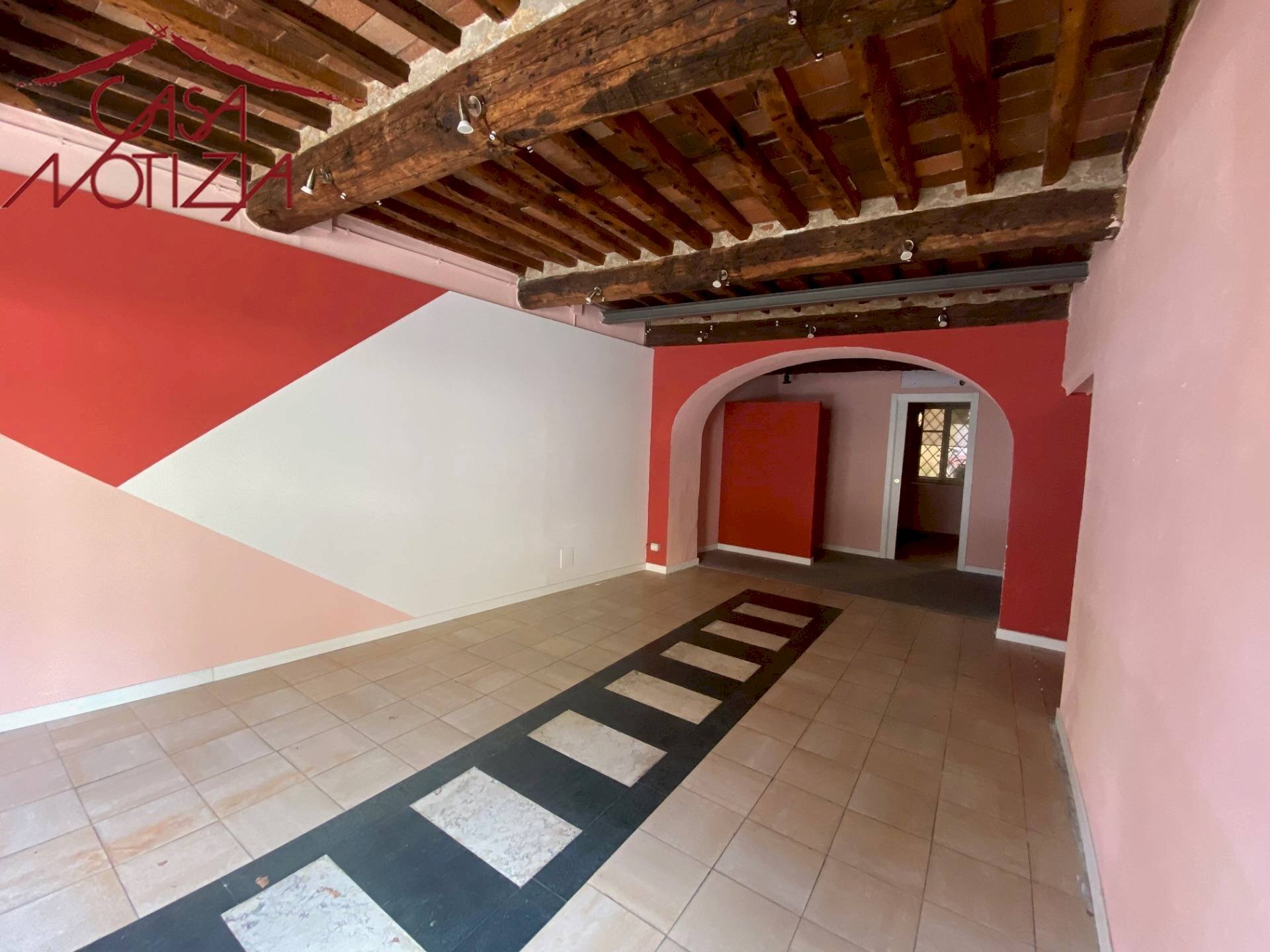 Foto 1 - Commercial Premises Piazza Santa Maria, Lucca - photo 1