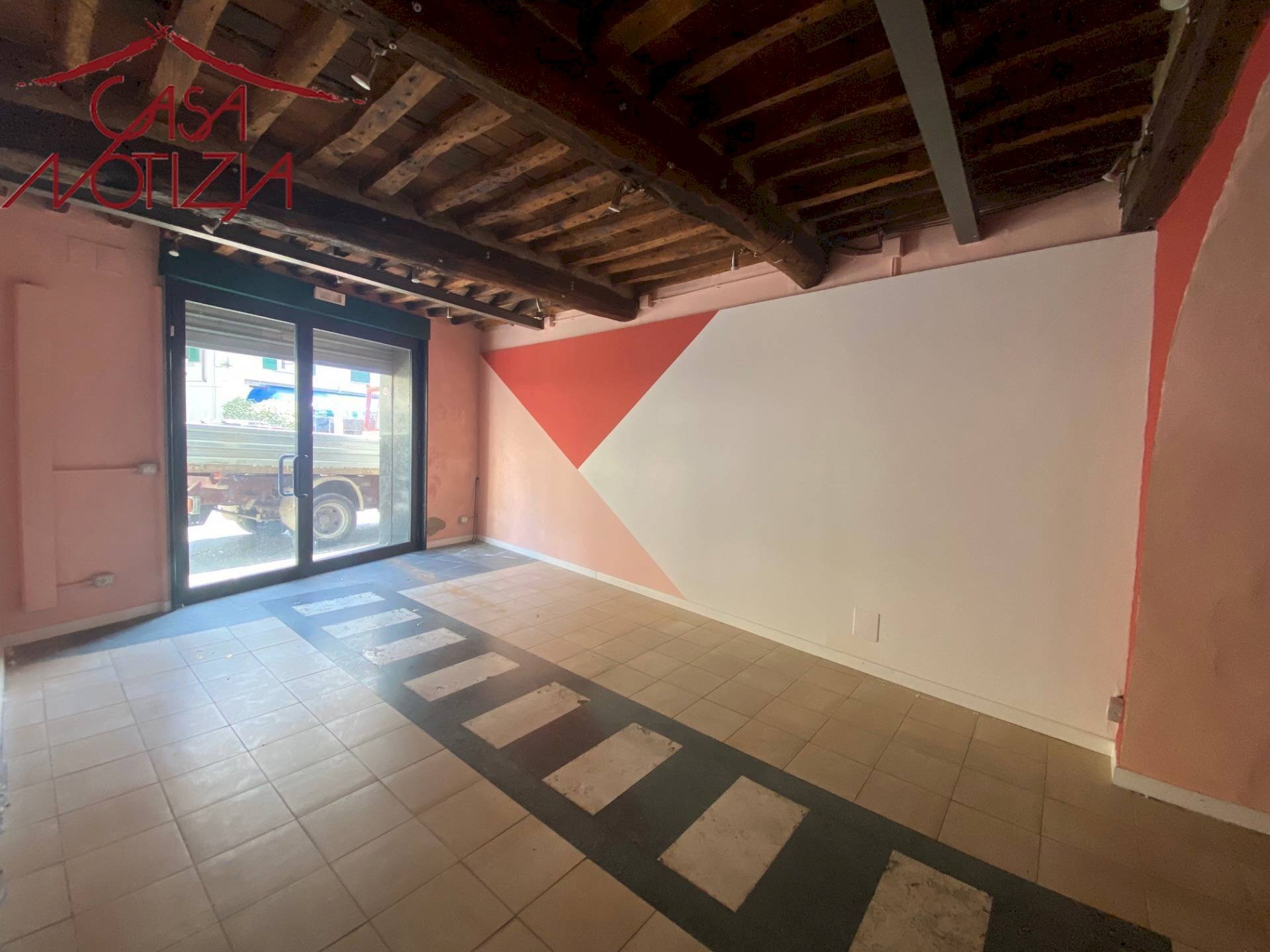 Foto 2 - Commercial Premises Piazza Santa Maria, Lucca - photo 2