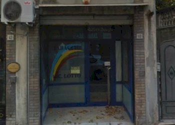 Foto 1 - Locale Commerciale viale crucioli
 
40, Teramo - foto 1