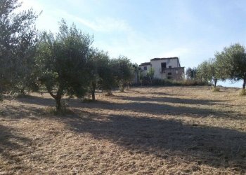 Foto 1 - Rustico via della fonte
 
13, Campli - foto 1