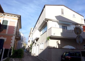 Foto 2 - Stabile - Palazzo via torricelli
 
3, Giulianova - foto 2