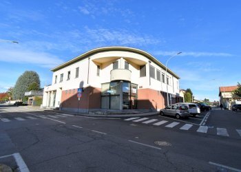 Foto 1 - Commercial Premises Via Stefano Barassi
 
11, Carnate - photo 1