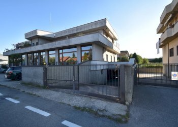 Foto 1 - Box Via Liguria
 
13, Bernareggio - photo 1