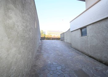 Foto 10 - Box Via Liguria
 
13, Bernareggio - photo 10