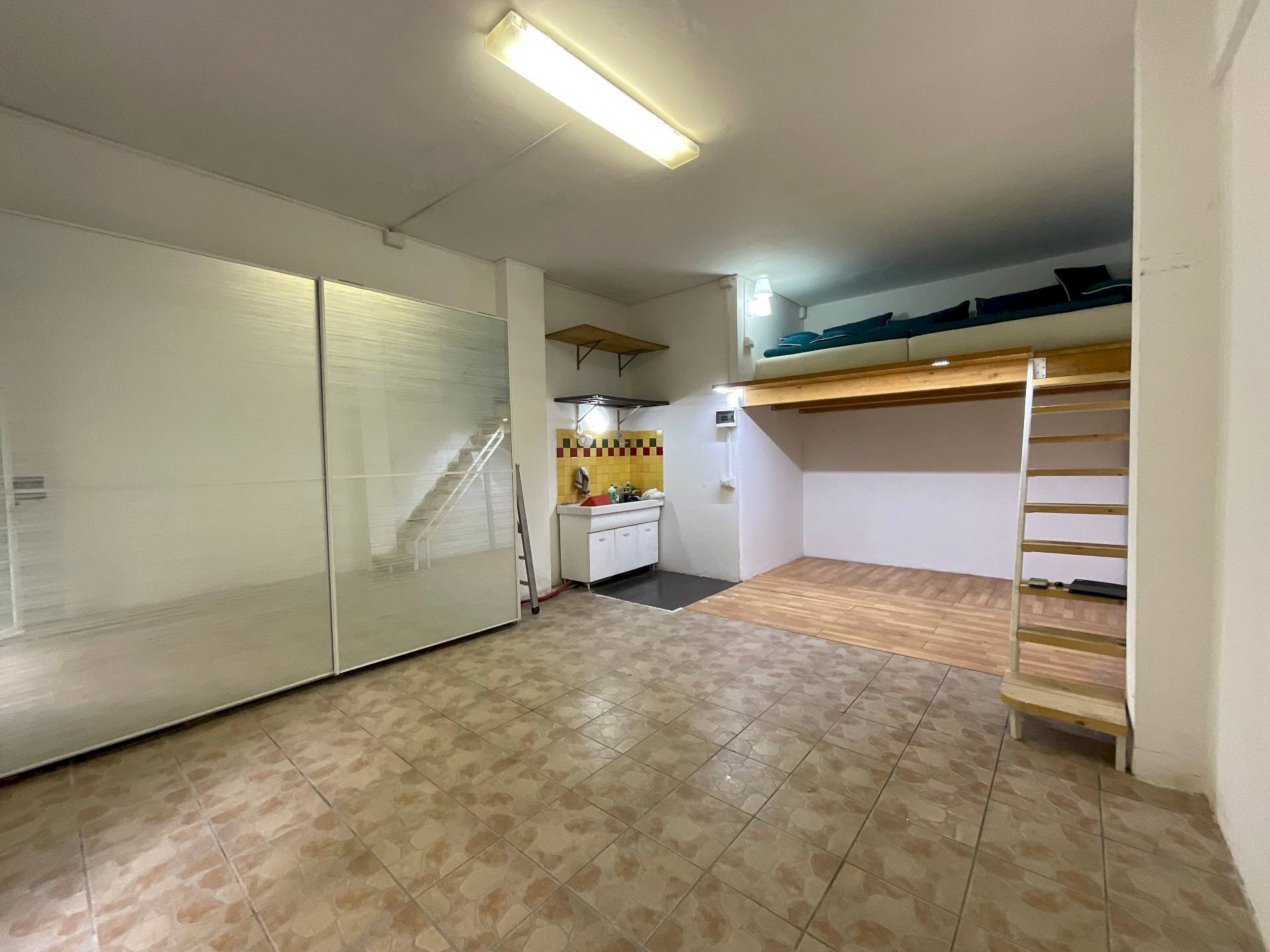 Foto 2 - Magazzino VIA GENOVA
 
15, Savona - foto 2