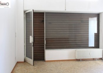 Foto 1 - Commercial Premises Via Isonzo
 
2-4, Gaglianico - photo 1