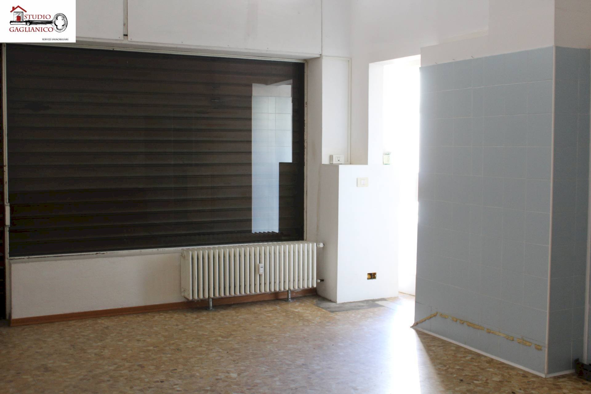 Foto 3 - Commercial Premises Via Isonzo
 
2-4, Gaglianico - photo 3