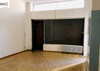 Foto 2 - Commercial Premises Via Isonzo
 
2-4, Gaglianico - photo 2
