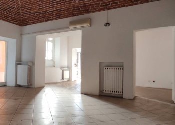 Foto 1 - Commercial Premises Via Italia
 
73, Biella - photo 1