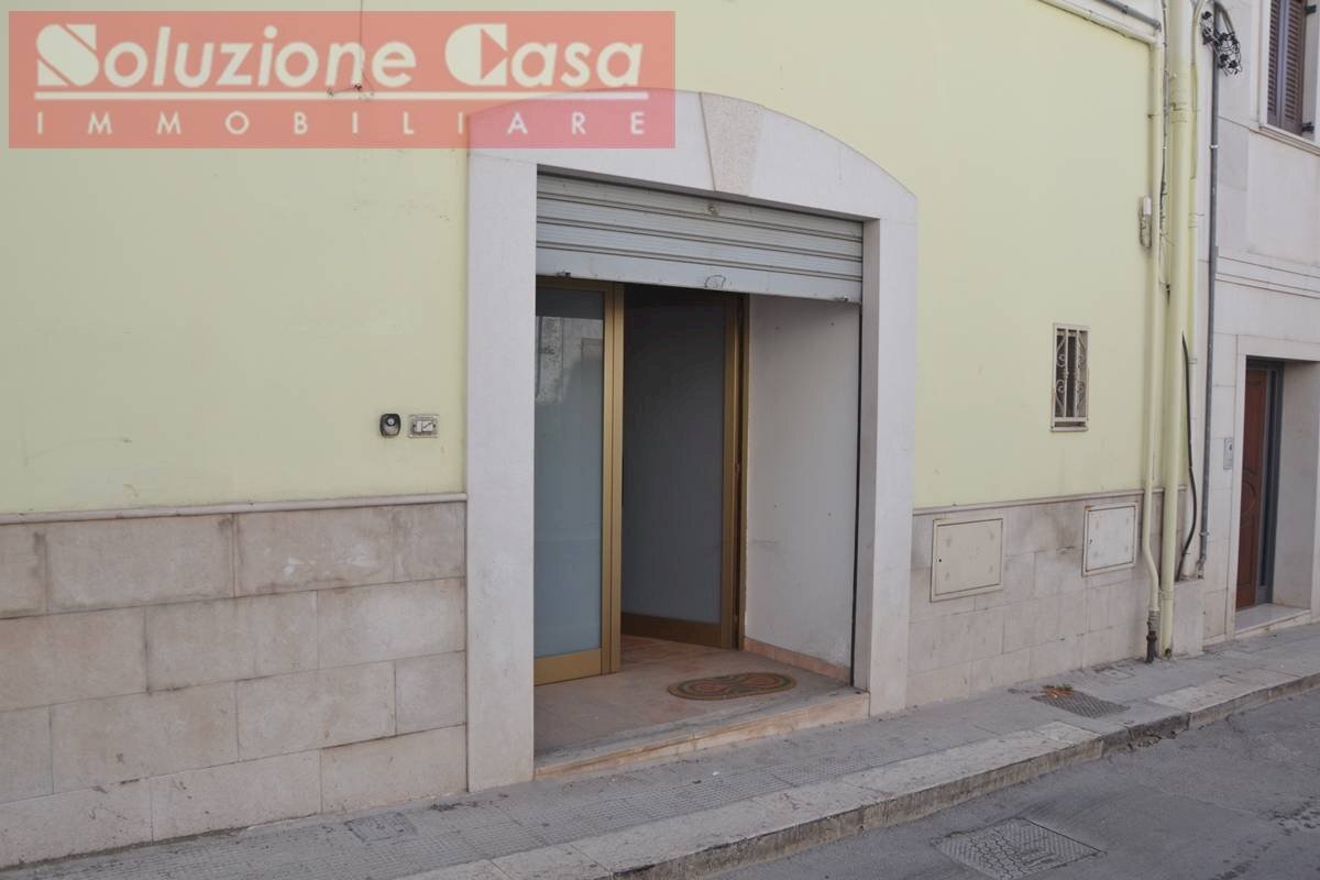 Foto 1 - Locale Commerciale via Andrea Doria, Canosa di Puglia - foto 1