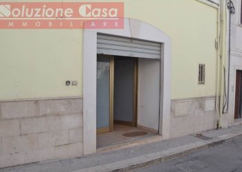 Foto 1 - Locale Commerciale via Andrea Doria, Canosa di Puglia - foto 1