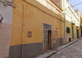 Foto 1 - Casa indipendente via Terenzio Mamiani, Canosa di Puglia - foto 1