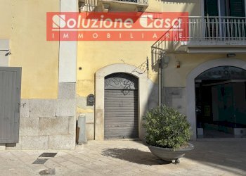 Foto 1 - Locale Commerciale Piazza della Repubblica, Canosa di Puglia - foto 1