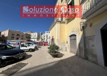 Foto 2 - Locale Commerciale Piazza della Repubblica, Canosa di Puglia - foto 2